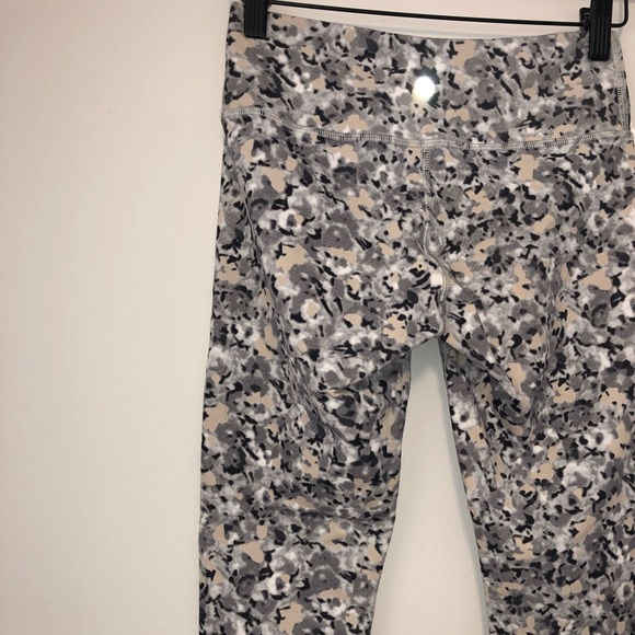 Lululemon Crops - Picture 10 of 10